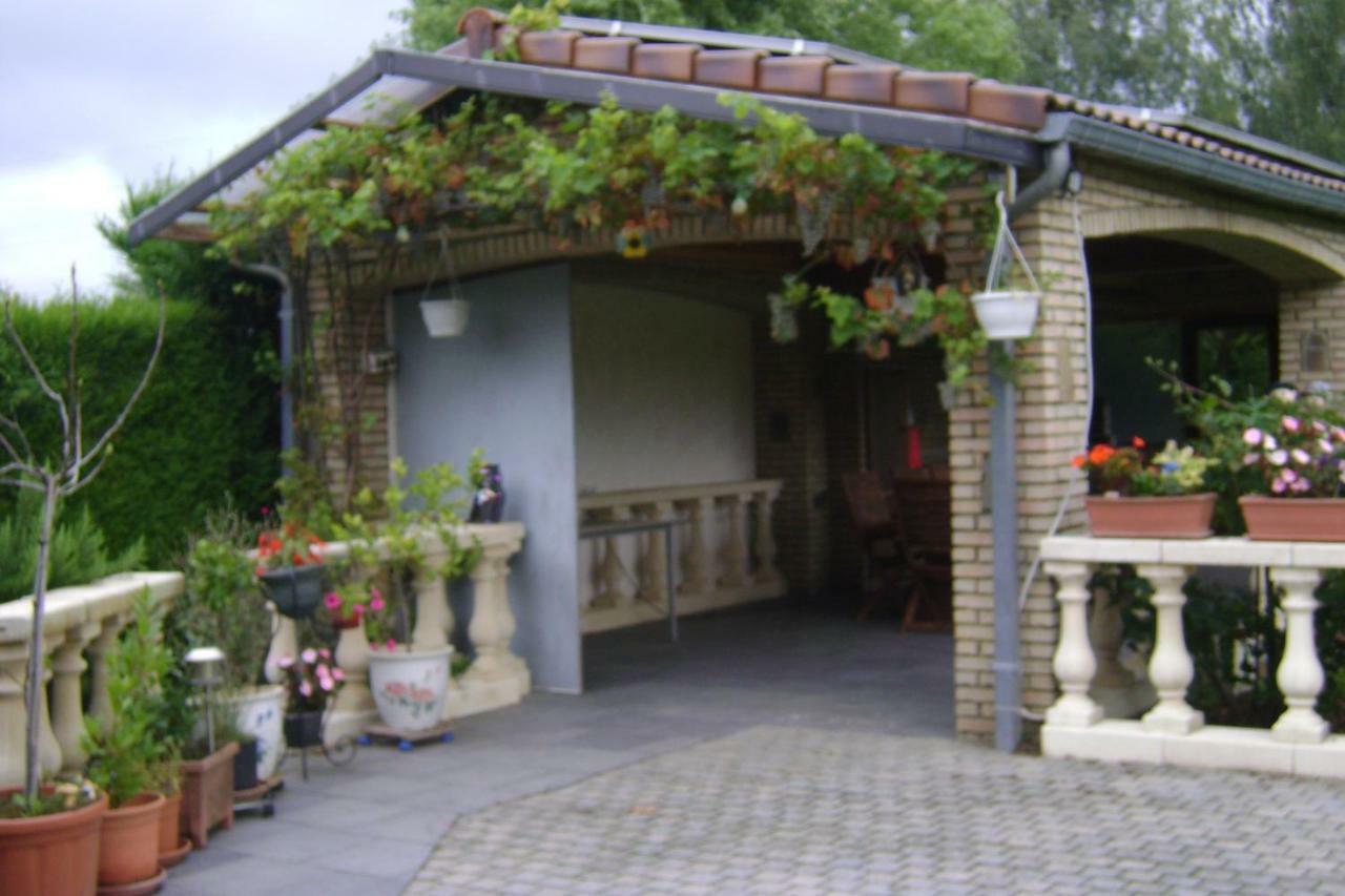 Le Castillon Trivieres Exterior photo